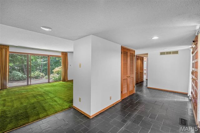 16 Meadowbrook Country Club Estate, Ballwin, MO 63011