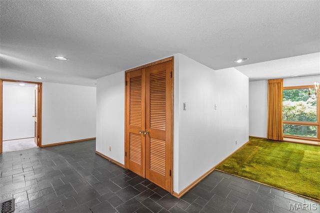 16 Meadowbrook Country Club Estate, Ballwin, MO 63011