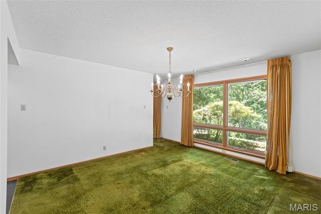 16 Meadowbrook Country Club Estate, Ballwin, MO 63011