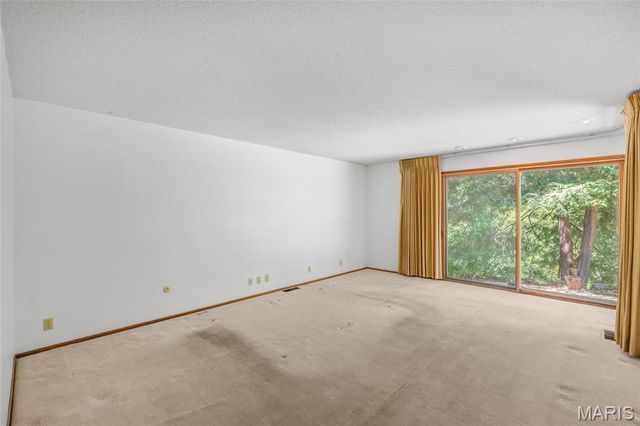 16 Meadowbrook Country Club Estate, Ballwin, MO 63011