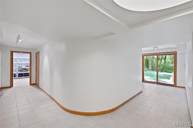 16 Meadowbrook Country Club Estate, Ballwin, MO 63011