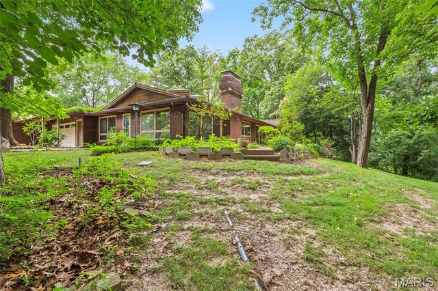 16 Meadowbrook Country Club Estate, Ballwin, MO 63011