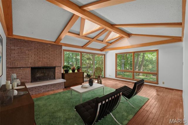 16 Meadowbrook Country Club Estate, Ballwin, MO 63011