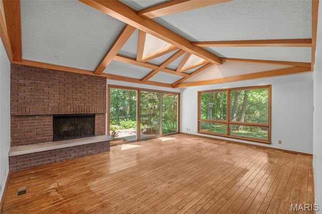 16 Meadowbrook Country Club Estate, Ballwin, MO 63011