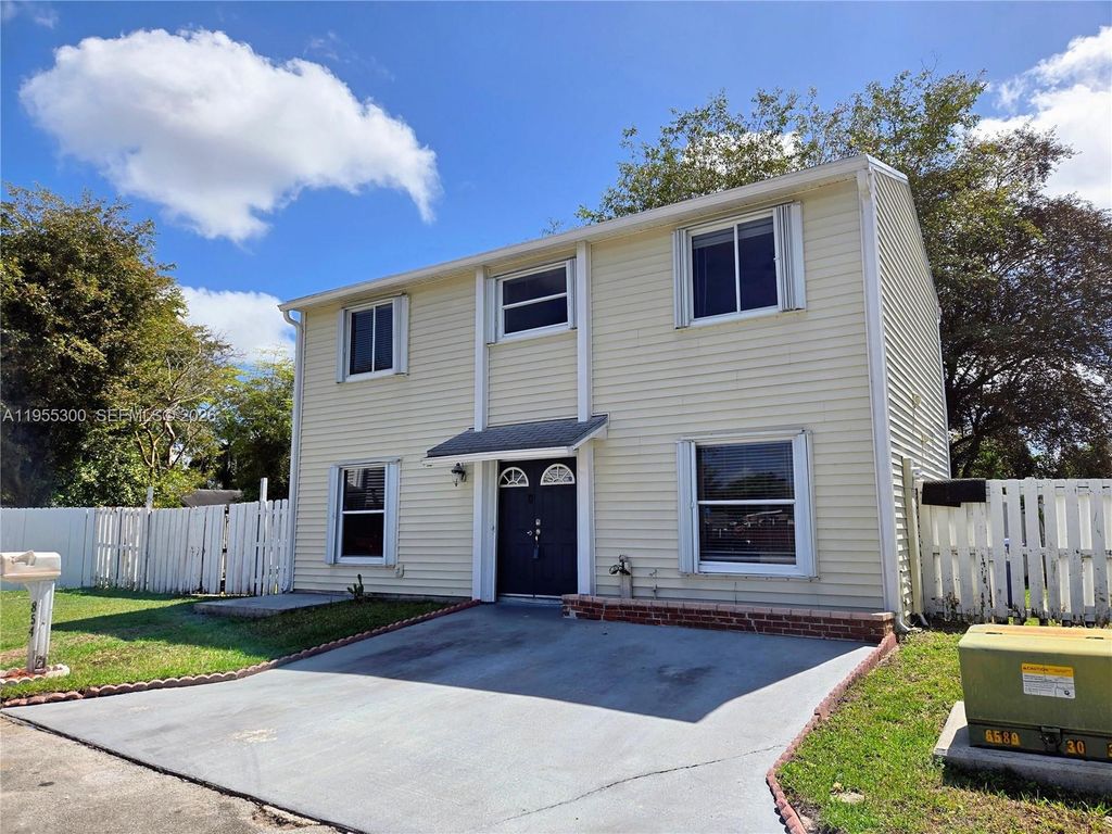854 SW 8th Place, Florida City, FL 33034