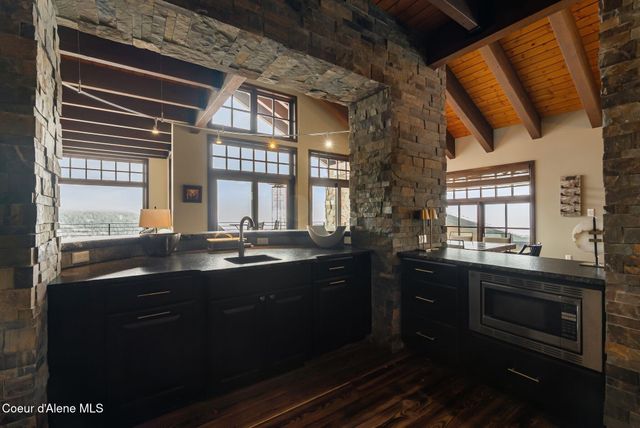 91 Village Ln, Sandpoint, ID 83864