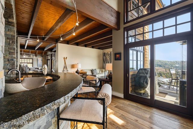 91 Village Ln, Sandpoint, ID 83864