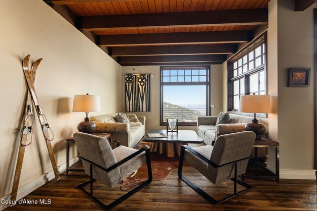 91 Village Ln, Sandpoint, ID 83864