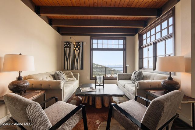 91 Village Ln, Sandpoint, ID 83864