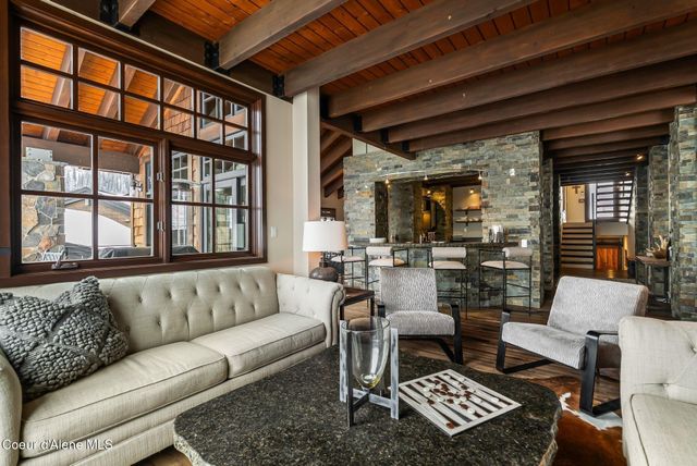 91 Village Ln, Sandpoint, ID 83864