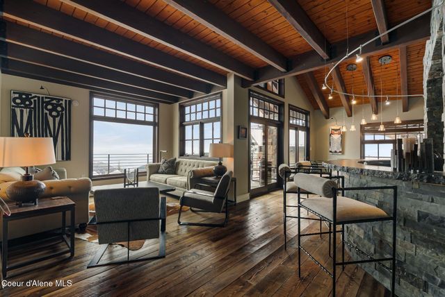 91 Village Ln, Sandpoint, ID 83864