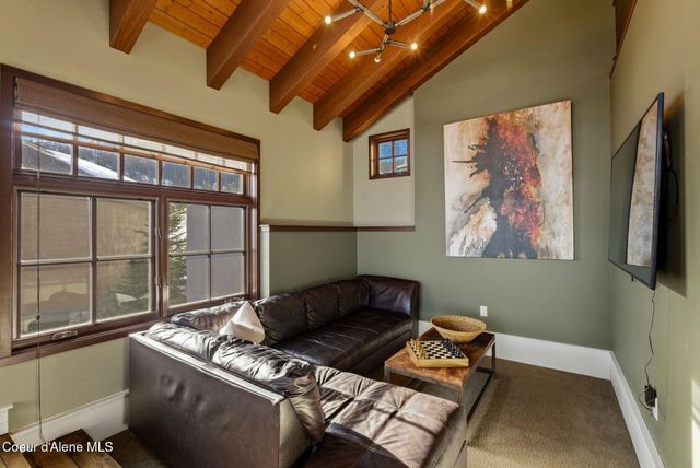 91 Village Ln, Sandpoint, ID 83864