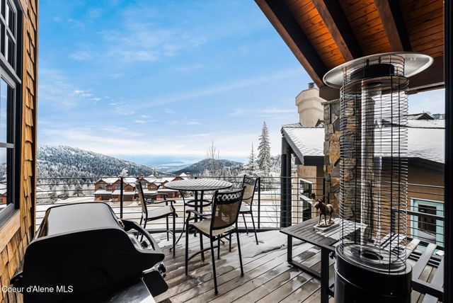 91 Village Ln, Sandpoint, ID 83864