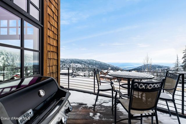 91 Village Ln, Sandpoint, ID 83864