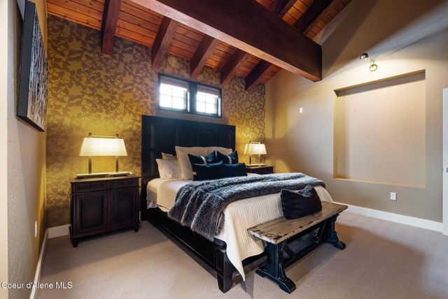 91 Village Ln, Sandpoint, ID 83864