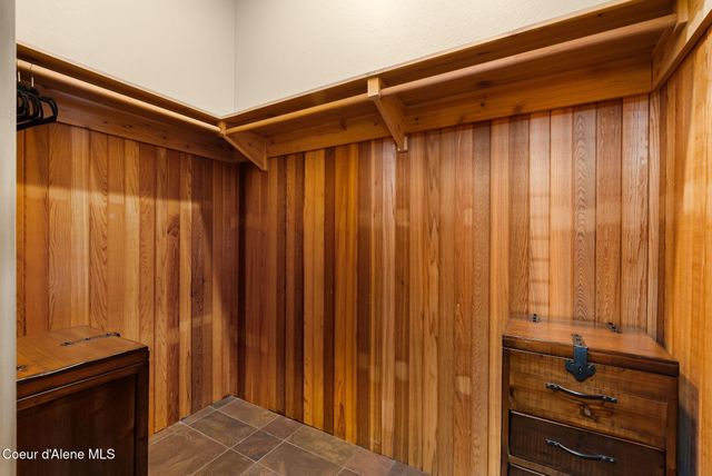 91 Village Ln, Sandpoint, ID 83864