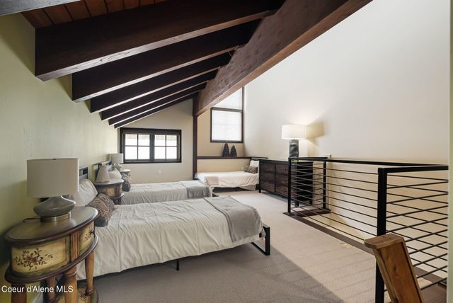 91 Village Ln, Sandpoint, ID 83864