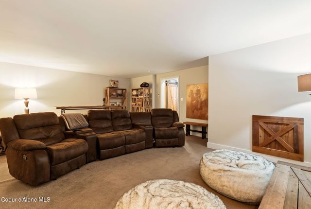 91 Village Ln, Sandpoint, ID 83864