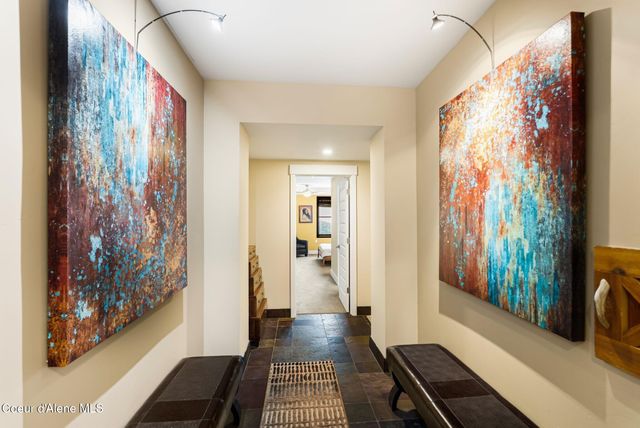 91 Village Ln, Sandpoint, ID 83864