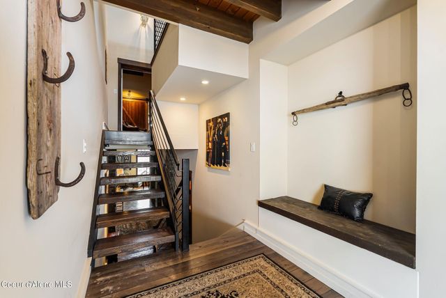 91 Village Ln, Sandpoint, ID 83864