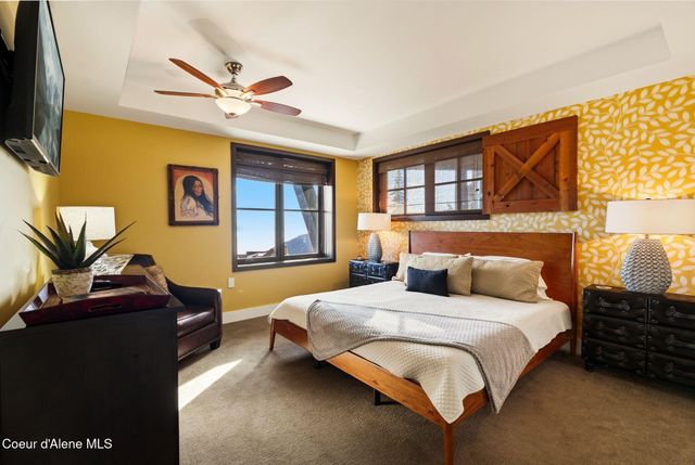 91 Village Ln, Sandpoint, ID 83864