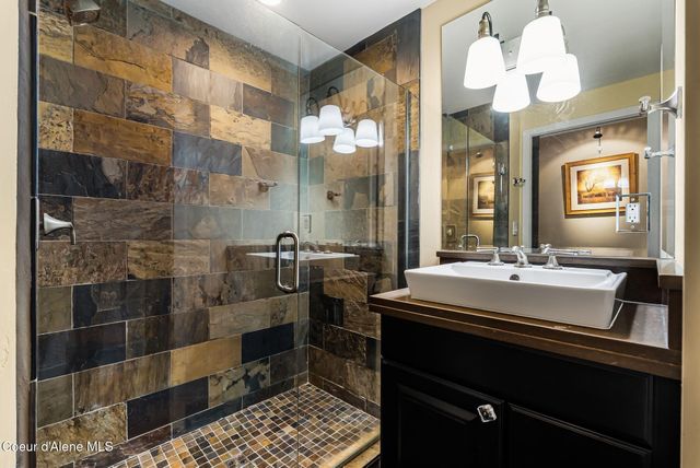 91 Village Ln, Sandpoint, ID 83864