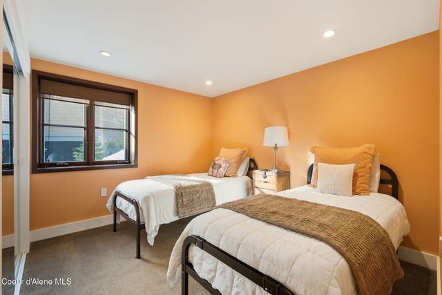 91 Village Ln, Sandpoint, ID 83864