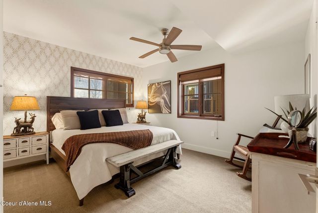 91 Village Ln, Sandpoint, ID 83864