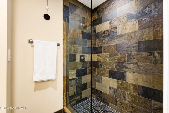 91 Village Ln, Sandpoint, ID 83864