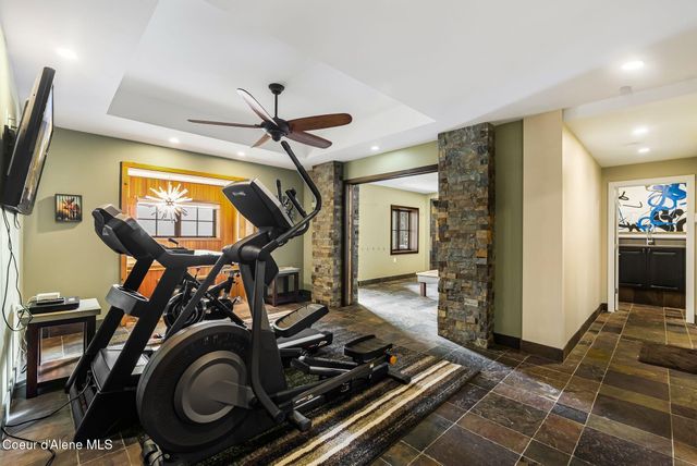 91 Village Ln, Sandpoint, ID 83864