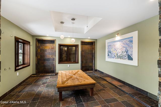 91 Village Ln, Sandpoint, ID 83864