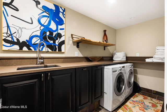 91 Village Ln, Sandpoint, ID 83864