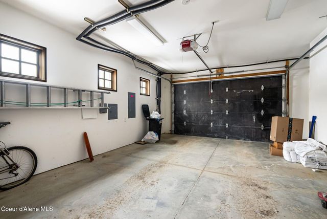 91 Village Ln, Sandpoint, ID 83864