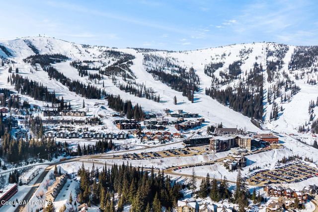 91 Village Ln, Sandpoint, ID 83864