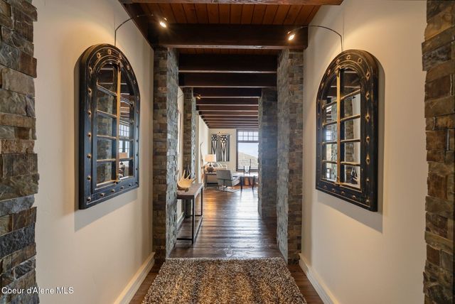 91 Village Ln, Sandpoint, ID 83864