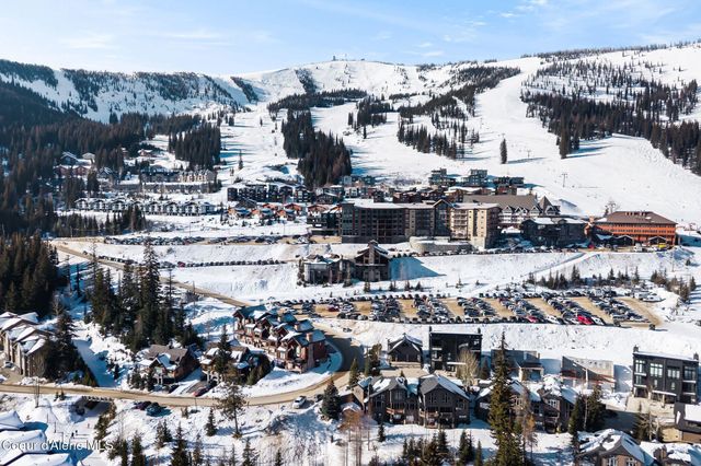 91 Village Ln, Sandpoint, ID 83864