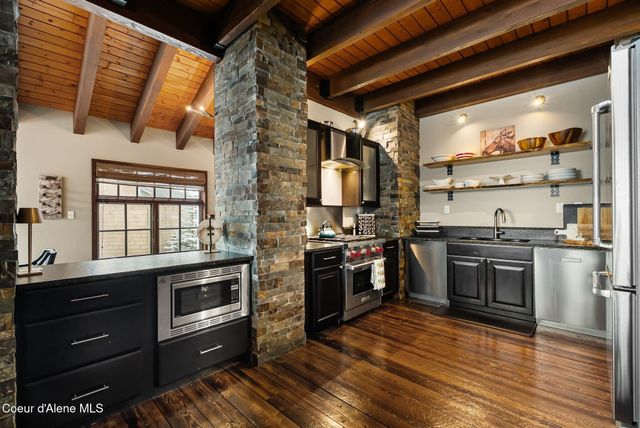 91 Village Ln, Sandpoint, ID 83864