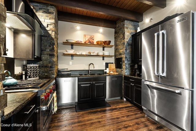 91 Village Ln, Sandpoint, ID 83864