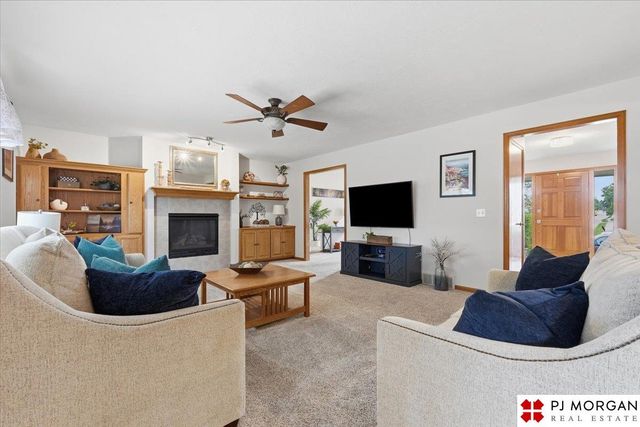16463 Monroe Street, Omaha, NE 68135