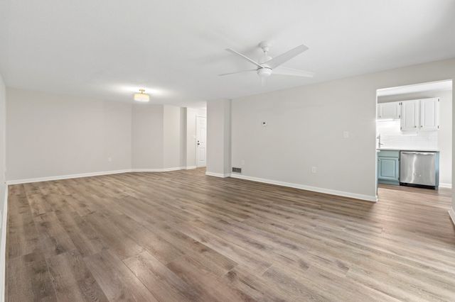 9 Ledgewood Way 32, Peabody, MA 01960