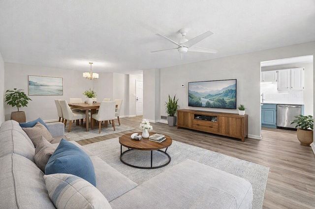 9 Ledgewood Way 32, Peabody, MA 01960