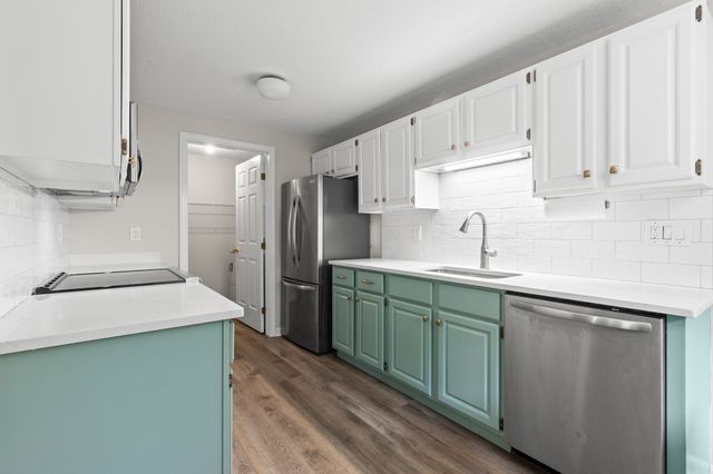 9 Ledgewood Way 32, Peabody, MA 01960