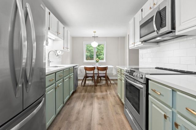 9 Ledgewood Way 32, Peabody, MA 01960