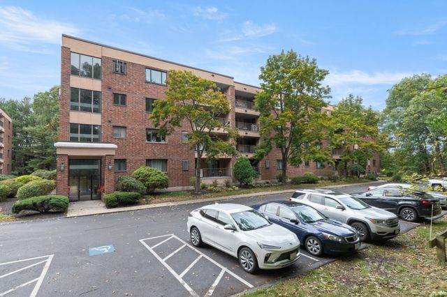 9 Ledgewood Way 32, Peabody, MA 01960