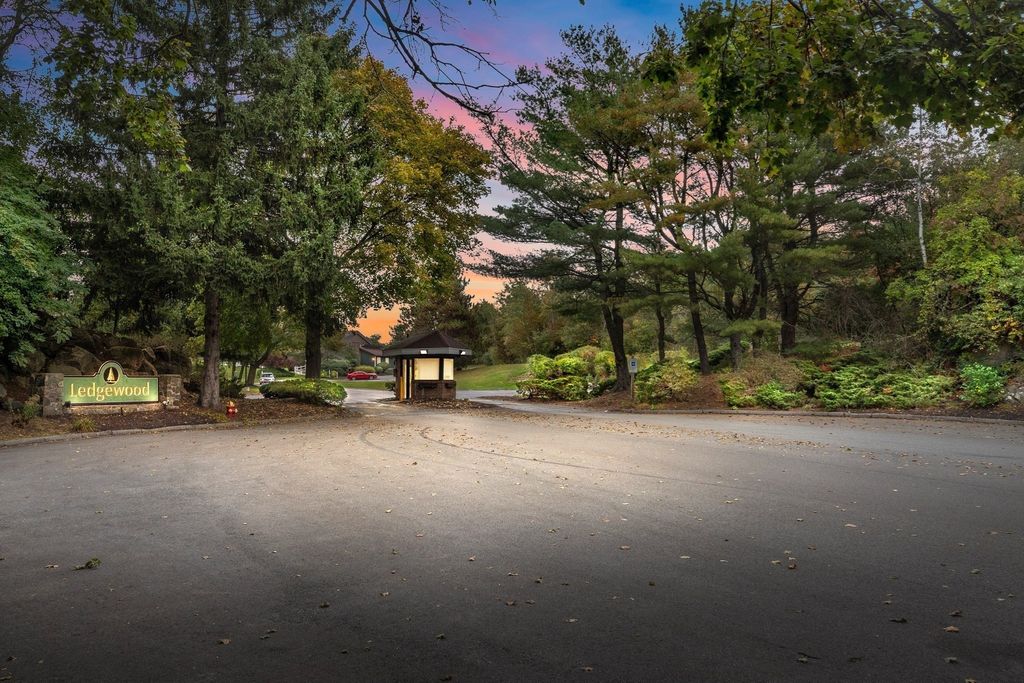 9 Ledgewood Way 32, Peabody, MA 01960