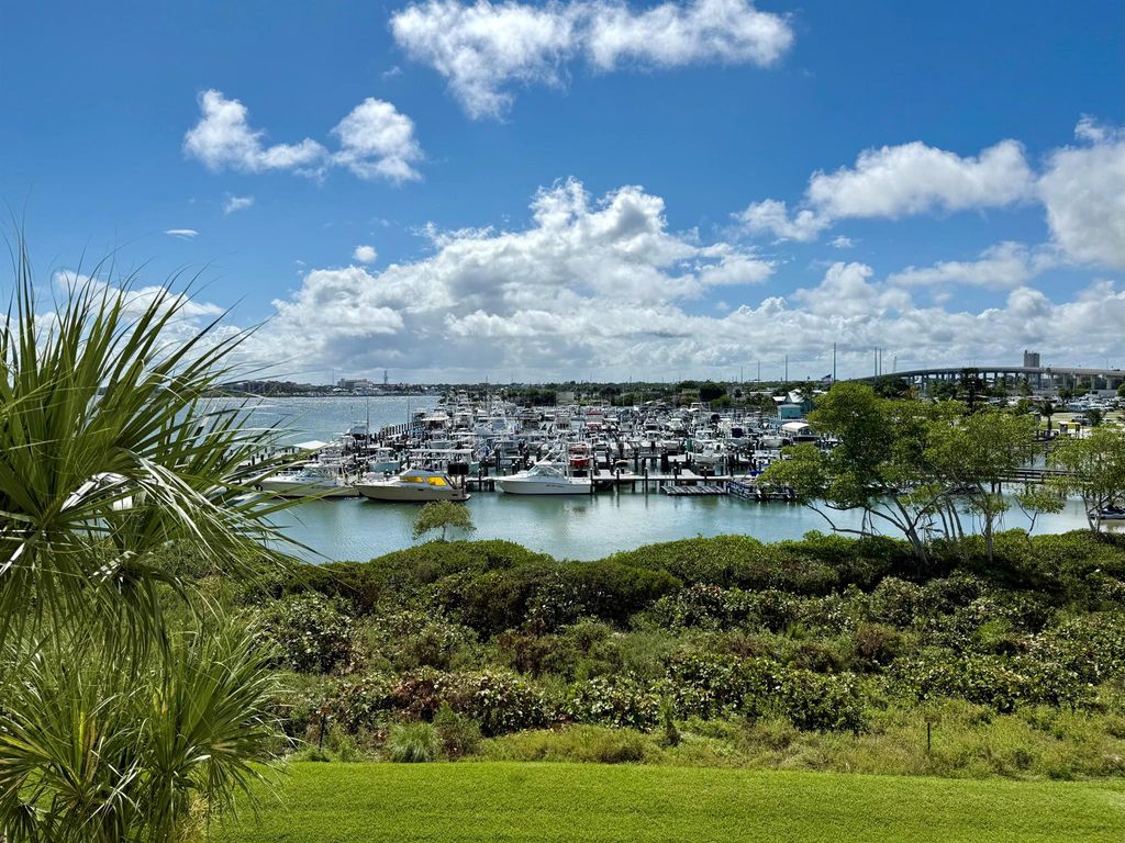 33 Harobur Isle Drive W 304, Fort Pierce, FL 34949