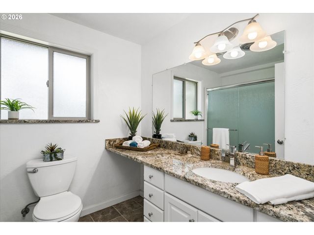 3820 KENDRA St, Eugene, OR 97404
