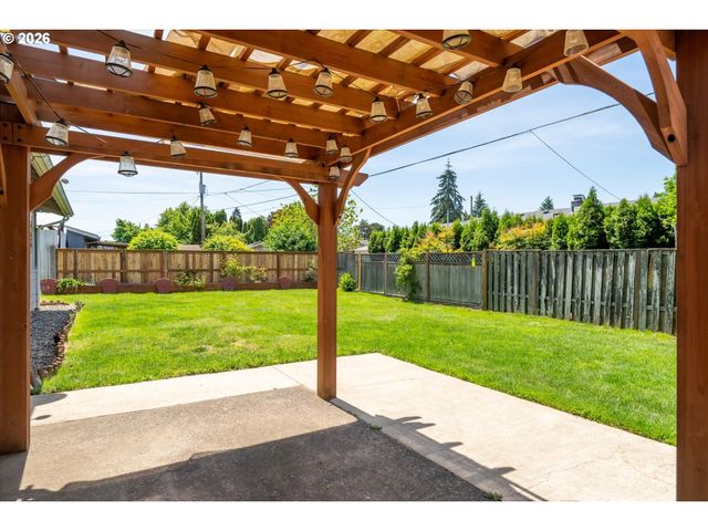 3820 KENDRA St, Eugene, OR 97404