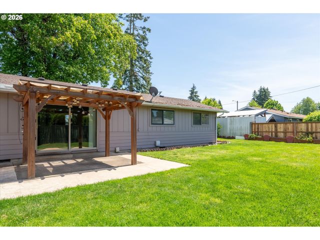 3820 KENDRA St, Eugene, OR 97404