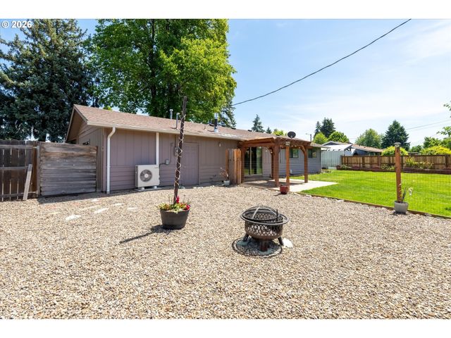 3820 KENDRA St, Eugene, OR 97404